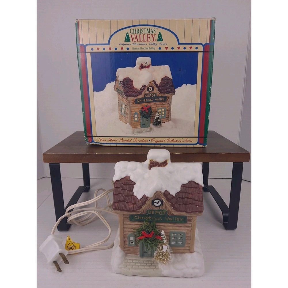 Christmas Valley Vintage Collectors Series Lighted Depot 1991 Works